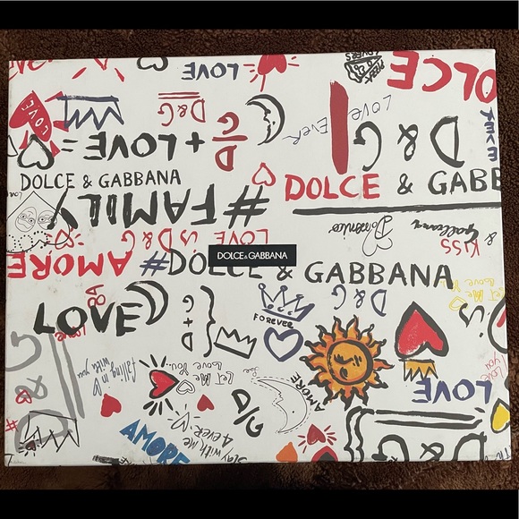 Dolce and Gabbana brand new message me willing to work on price